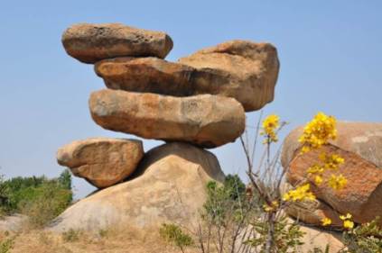 Balancing-Rocks-Zimbabwe